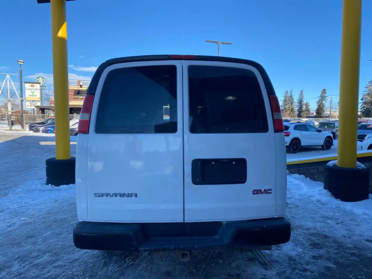 GMC Savana снимка GMC Savana