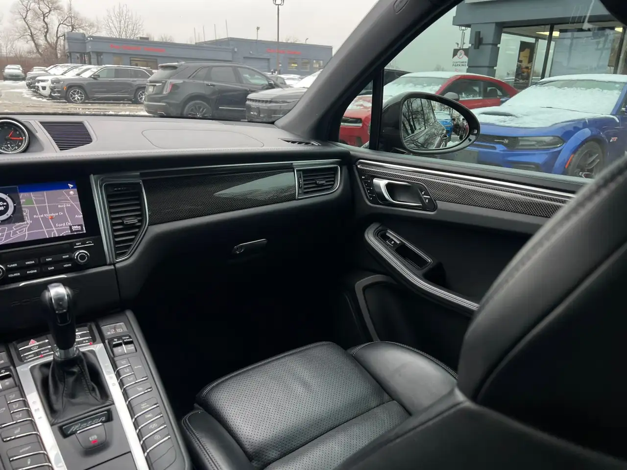 Porsche Macan photo Porsche Macan