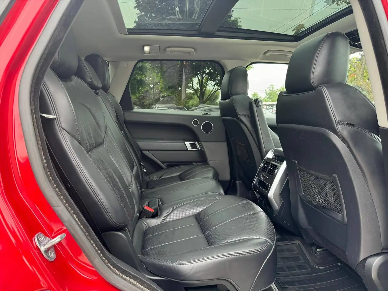 Land Rover Range Rover Sport photo Land Rover Range Rover Sport