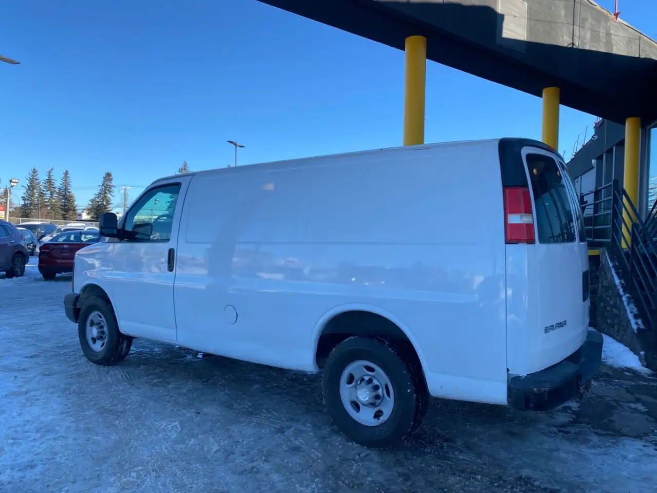 GMC Savana снимка GMC Savana