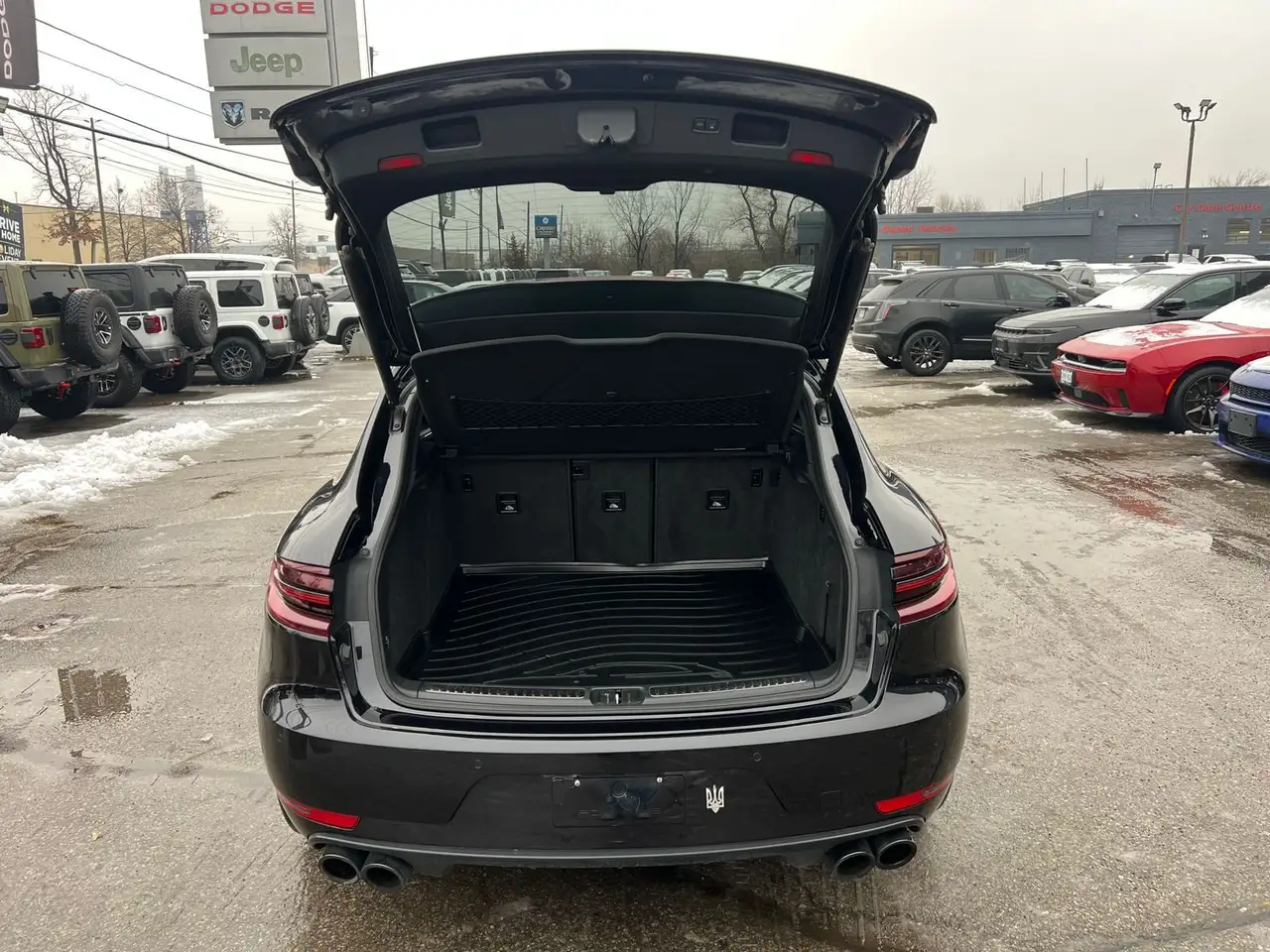 Porsche Macan photo Porsche Macan