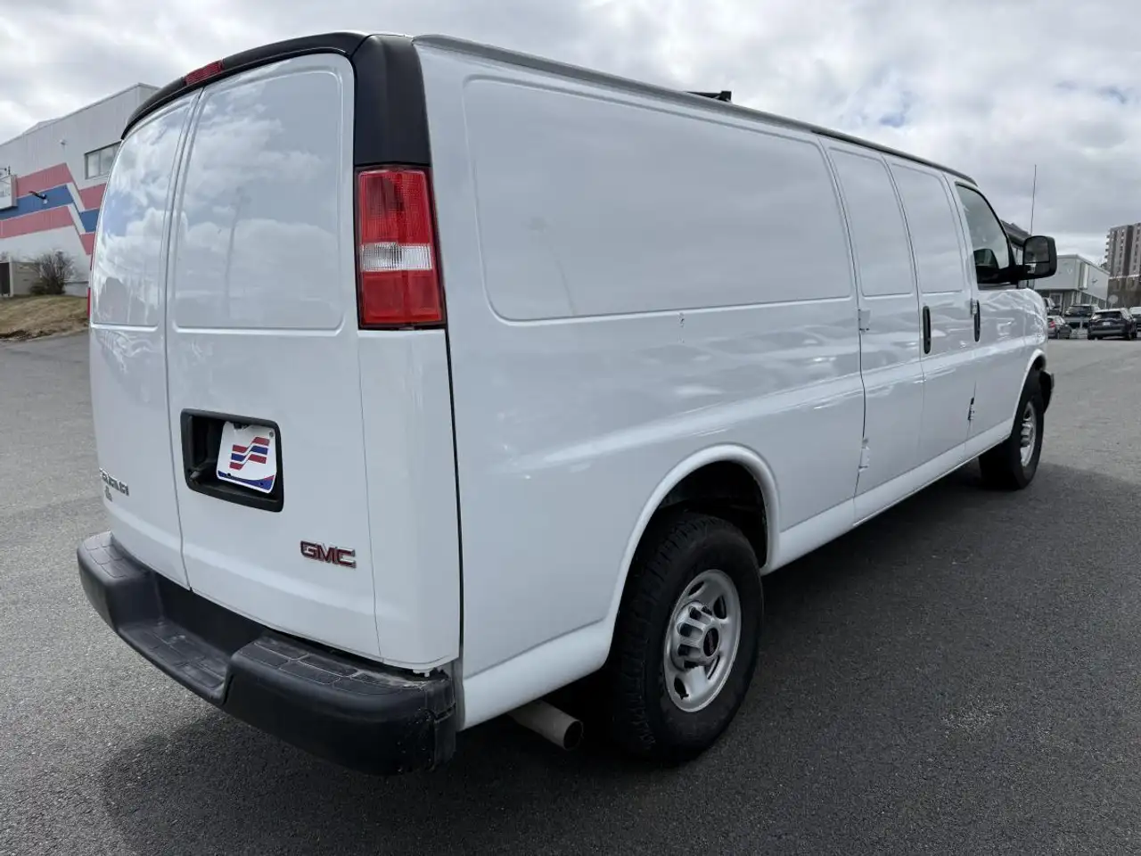 GMC Savana photo GMC Savana