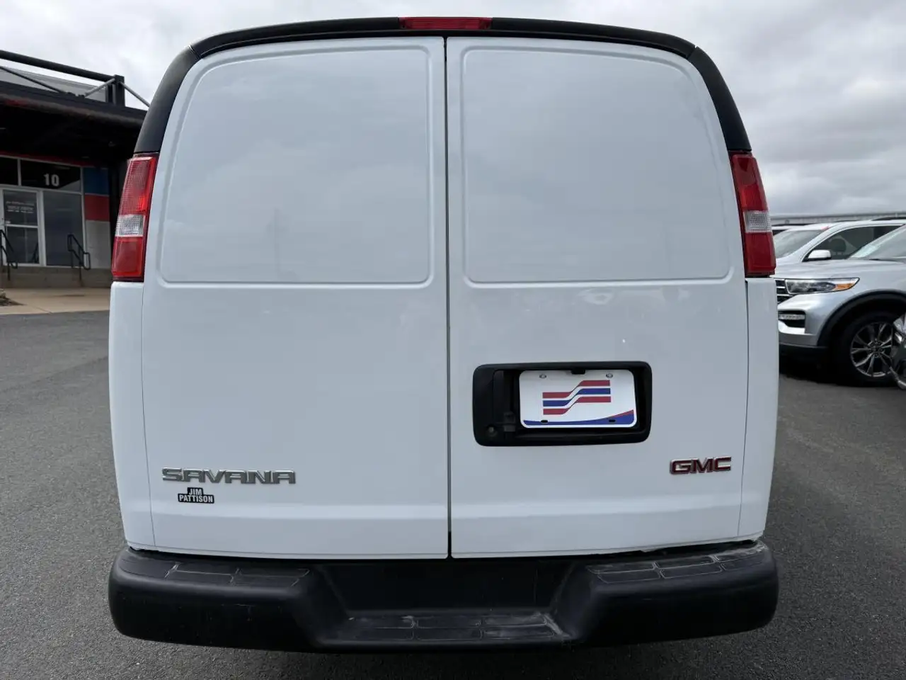GMC Savana photo GMC Savana