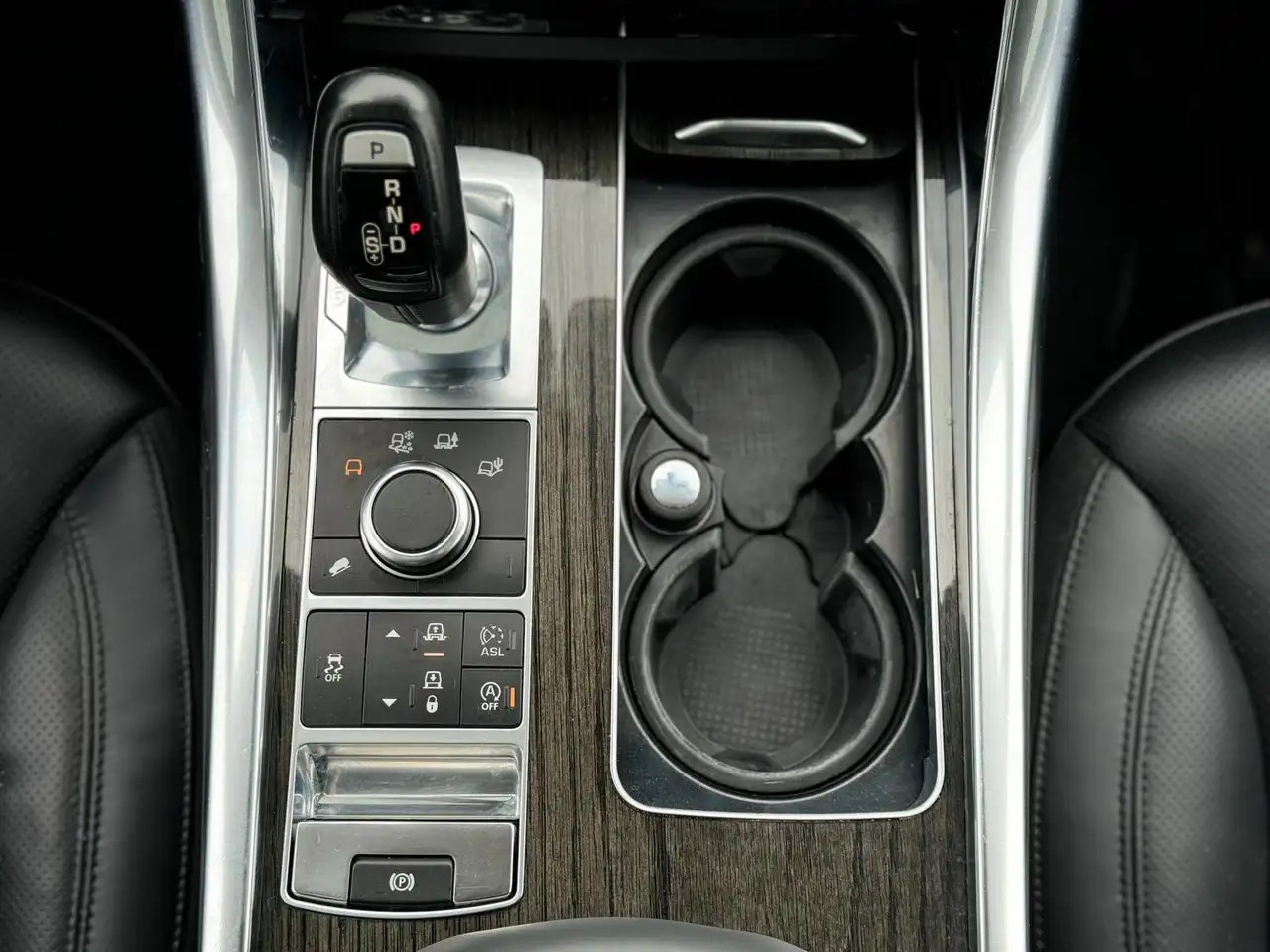 Land Rover Range Rover Sport photo Land Rover Range Rover Sport