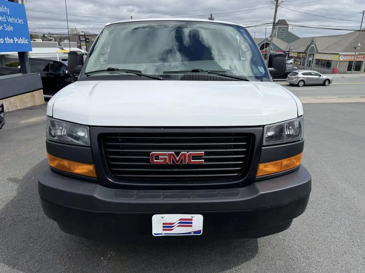 GMC Savana photo GMC Savana