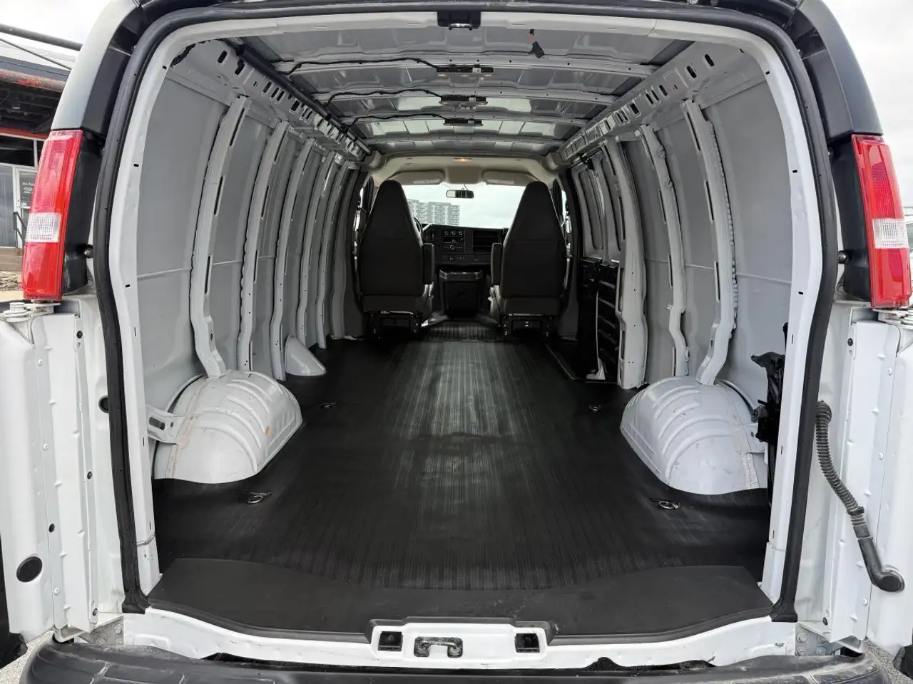 GMC Savana photo GMC Savana