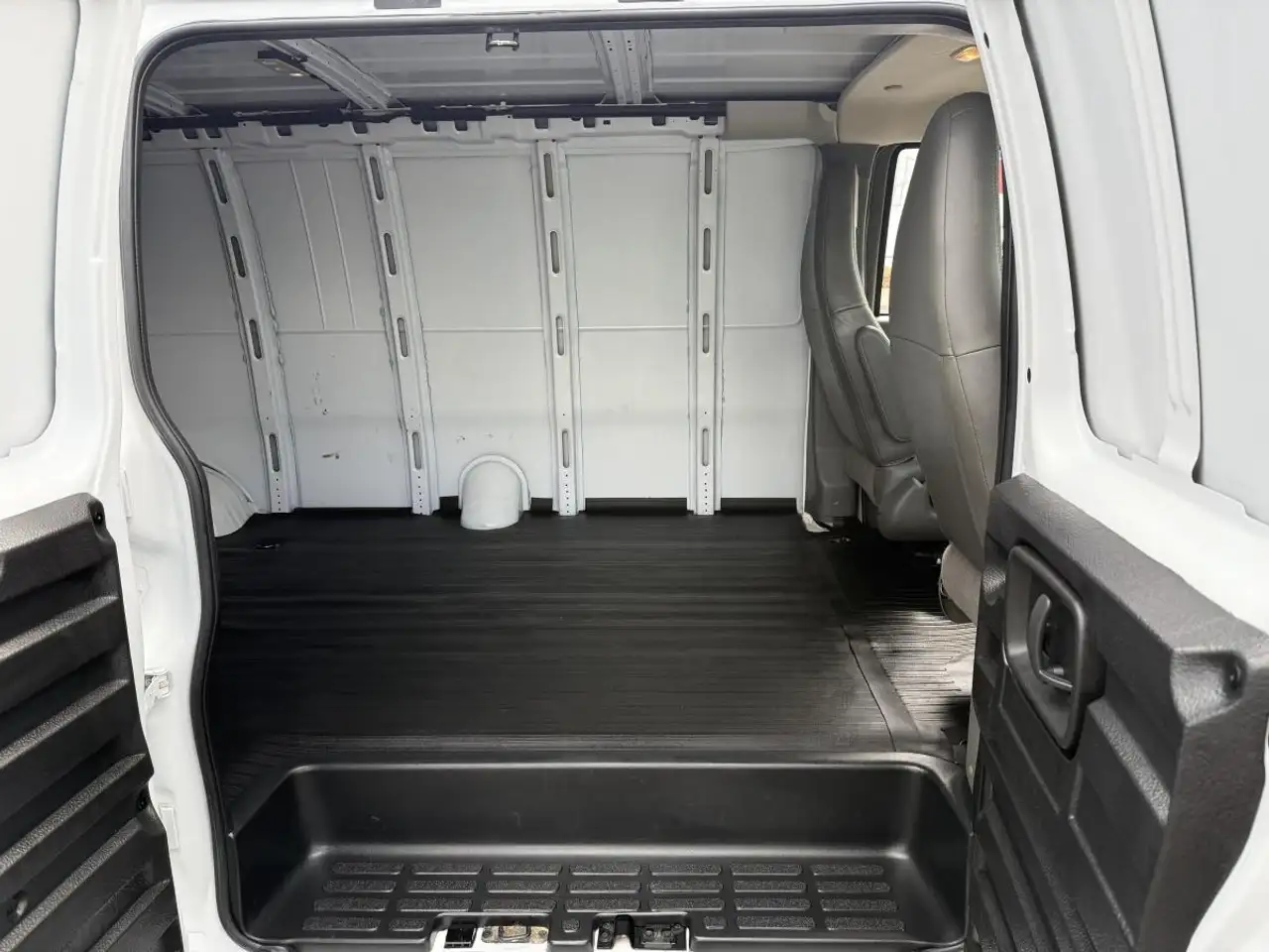 GMC Savana photo GMC Savana
