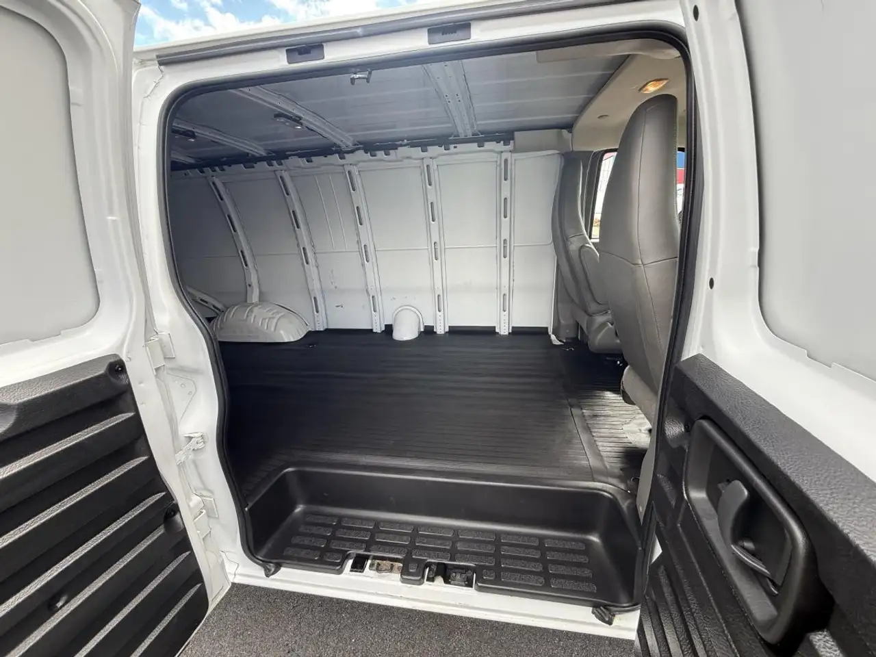 GMC Savana photo GMC Savana