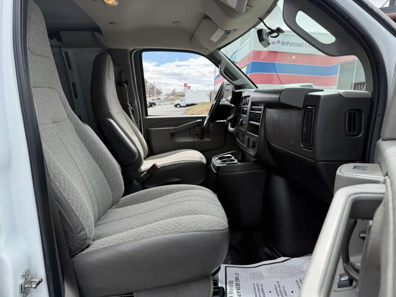 GMC Savana photo GMC Savana