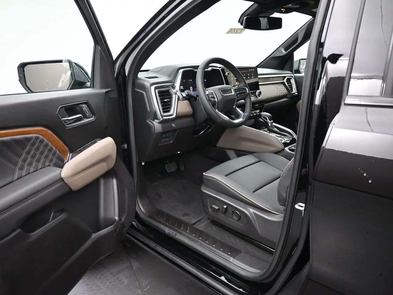 GMC Canyon photo GMC Canyon