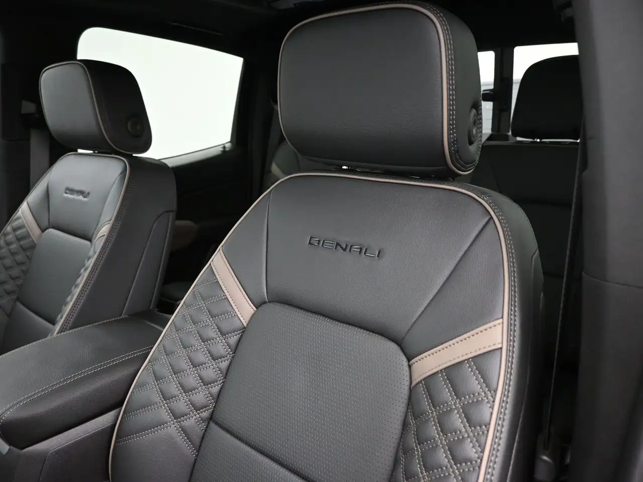 GMC Canyon photo GMC Canyon