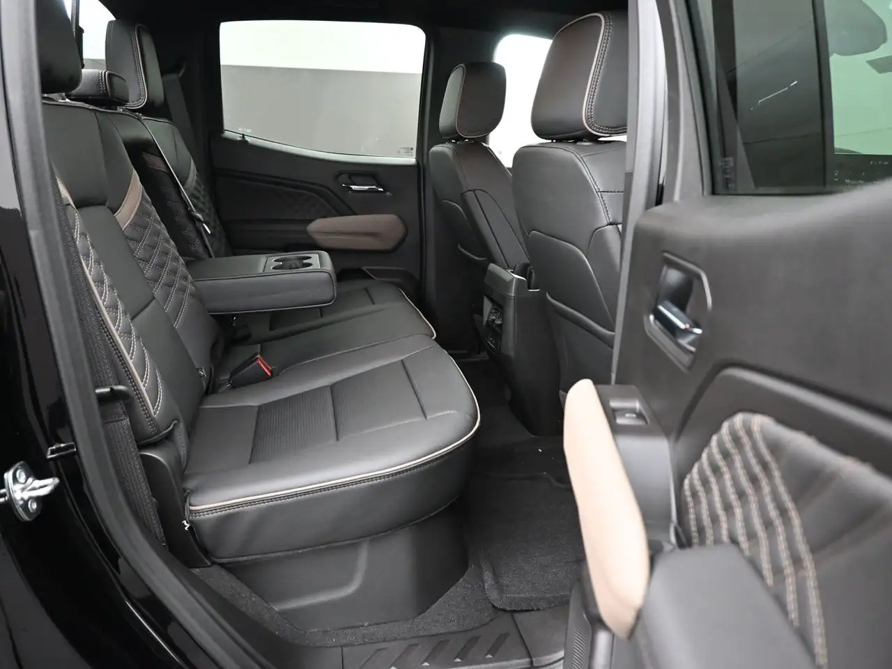 GMC Canyon photo GMC Canyon