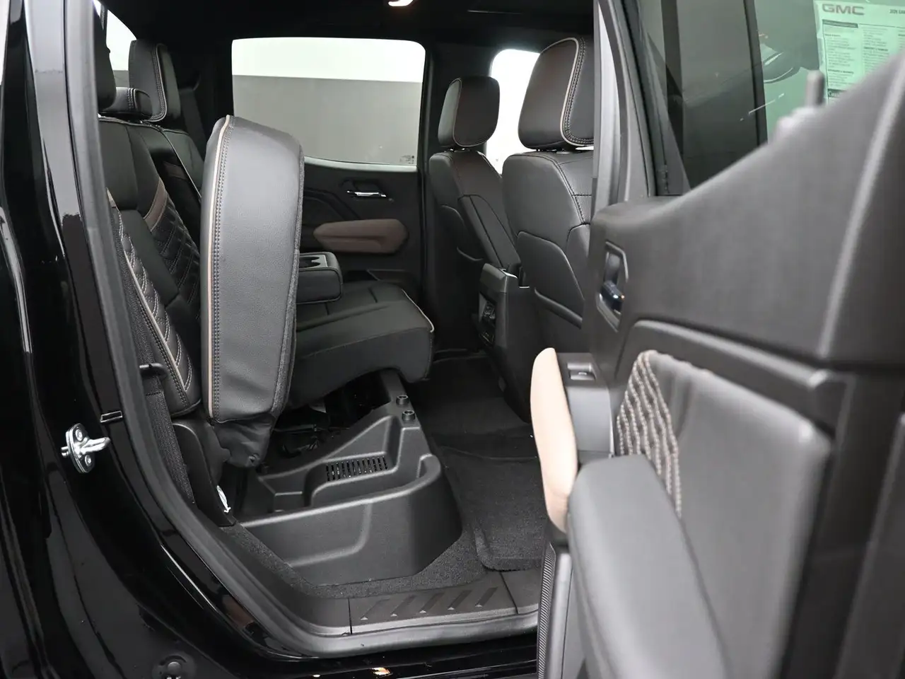 GMC Canyon photo GMC Canyon