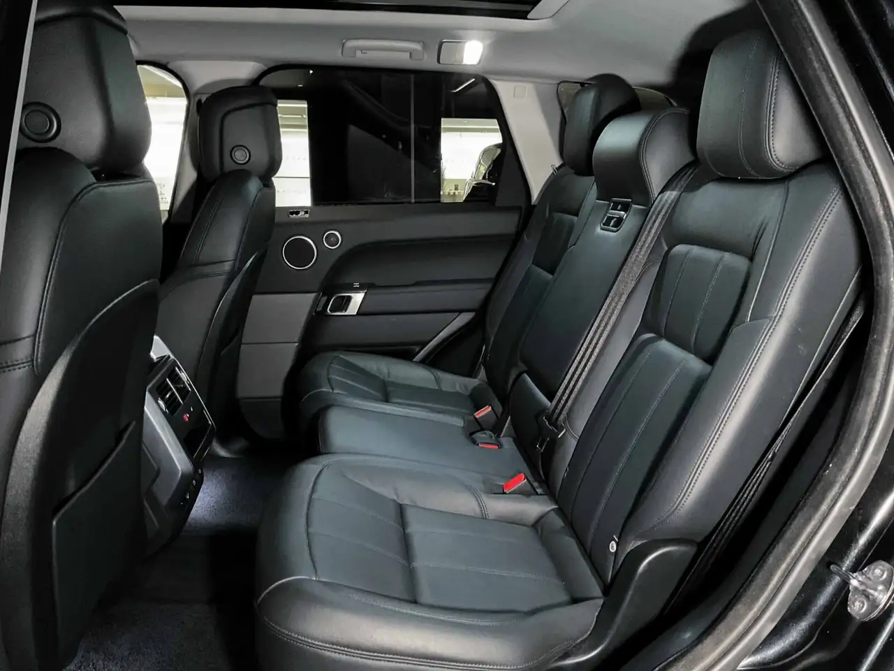 Land Rover Range Rover Sport снимка Land Rover Range Rover Sport