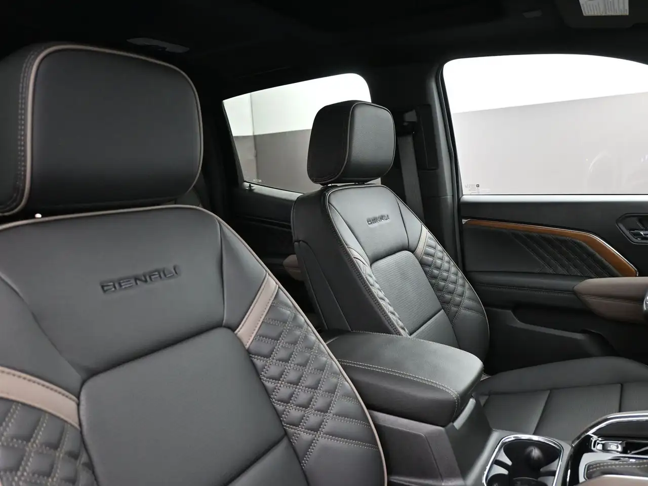GMC Canyon photo GMC Canyon