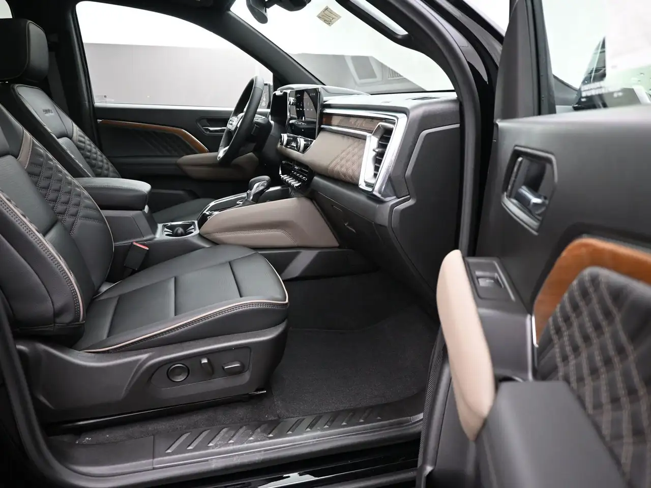 GMC Canyon photo GMC Canyon