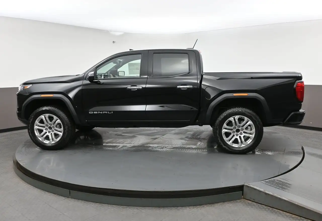GMC Canyon photo GMC Canyon