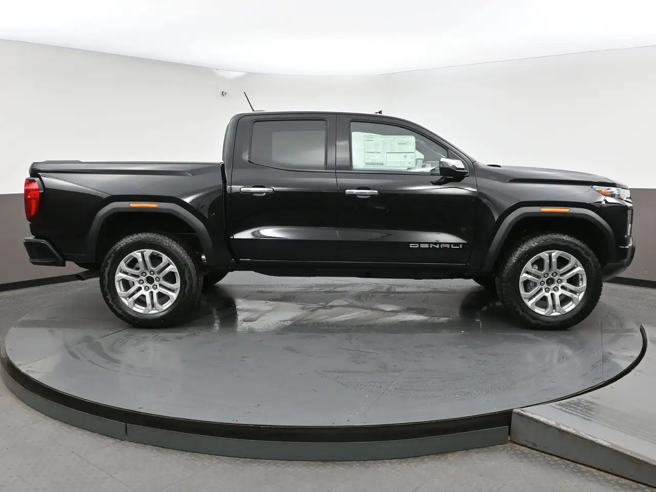 GMC Canyon photo GMC Canyon