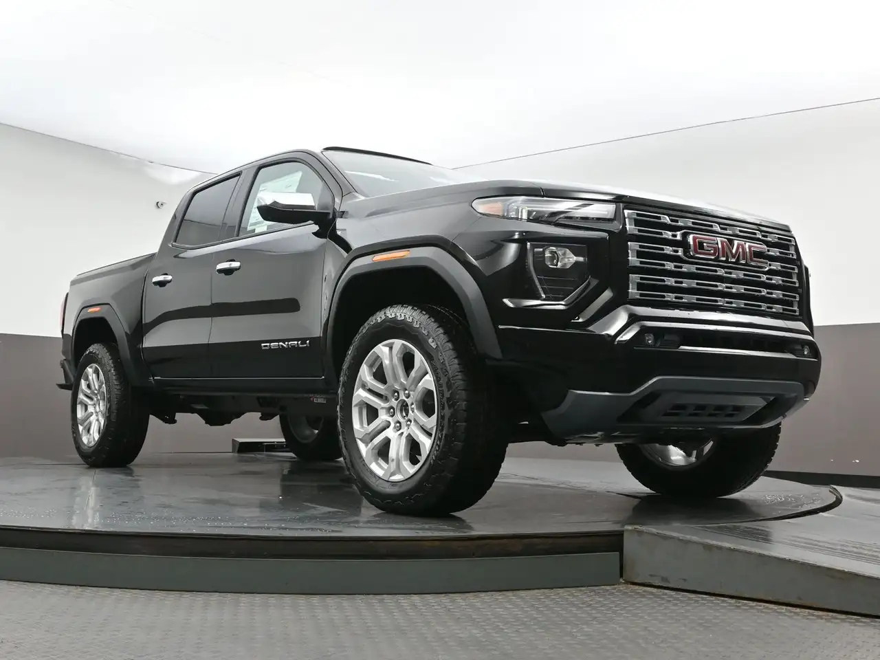 GMC Canyon photo GMC Canyon