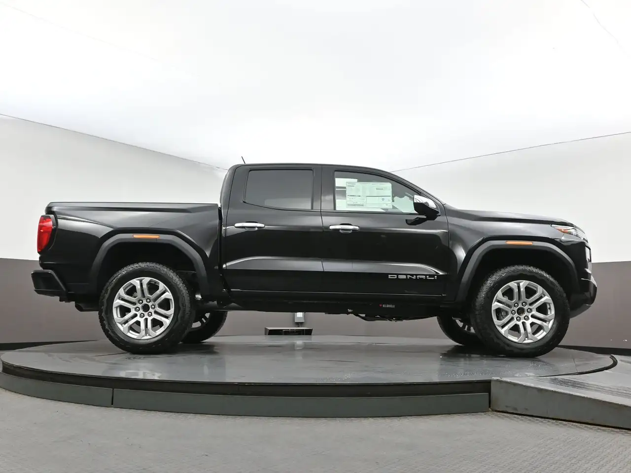 GMC Canyon photo GMC Canyon