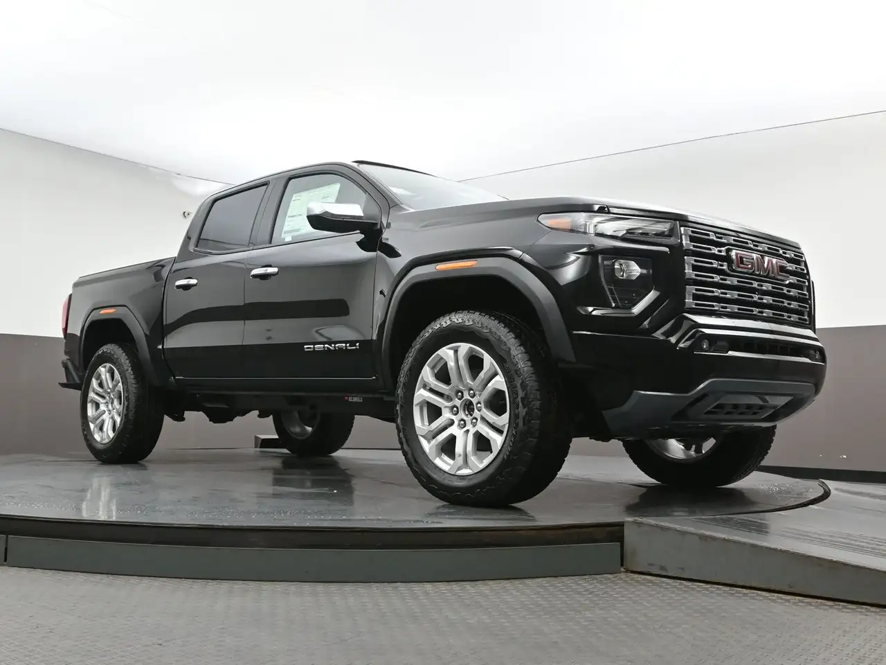 GMC Canyon photo GMC Canyon