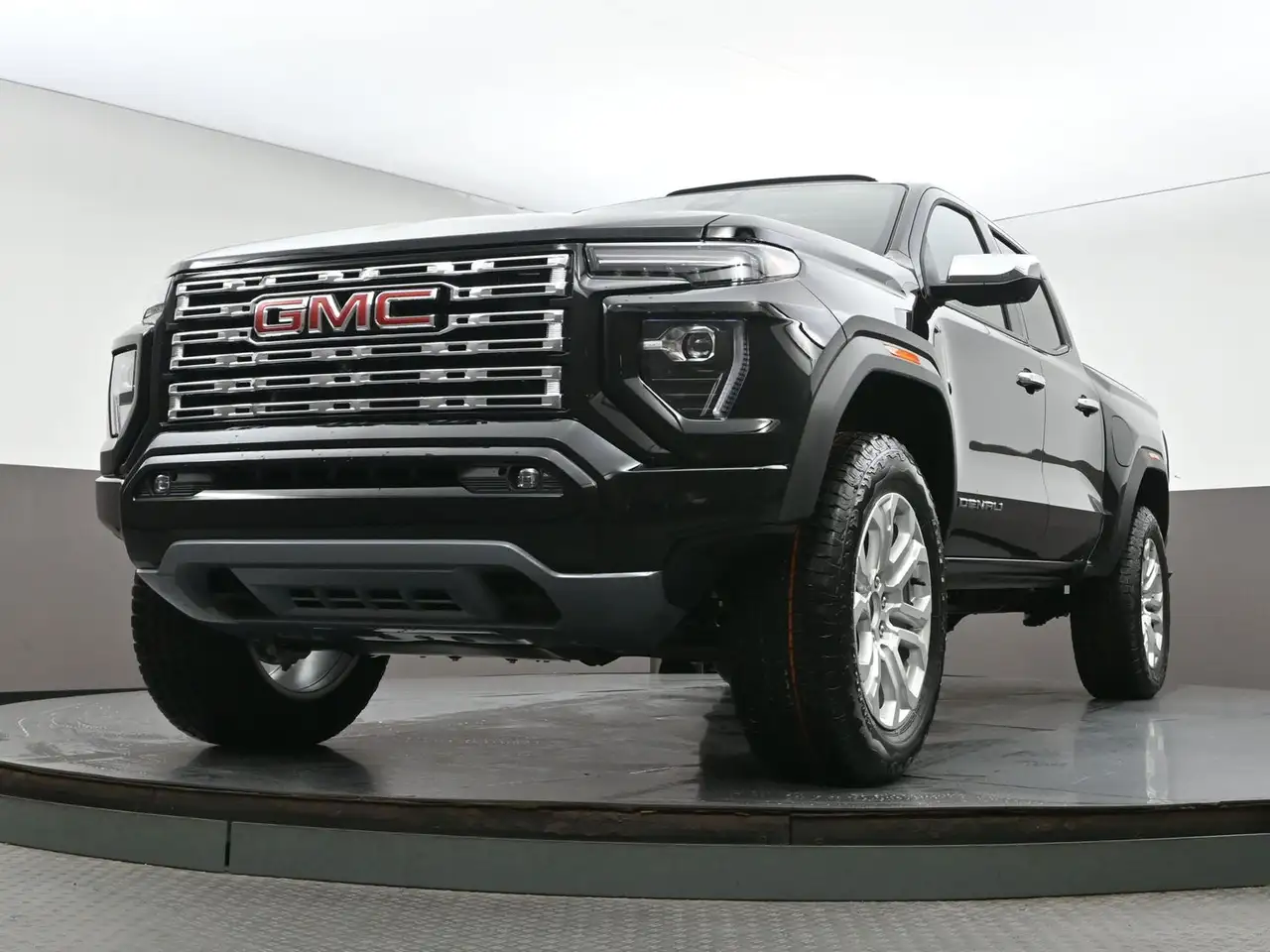 GMC Canyon photo GMC Canyon