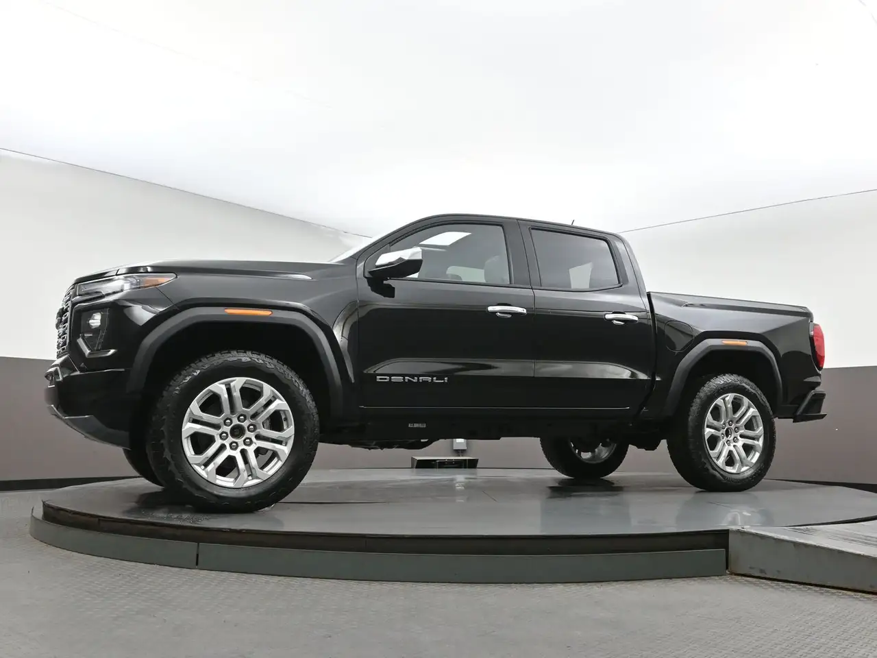 GMC Canyon photo GMC Canyon
