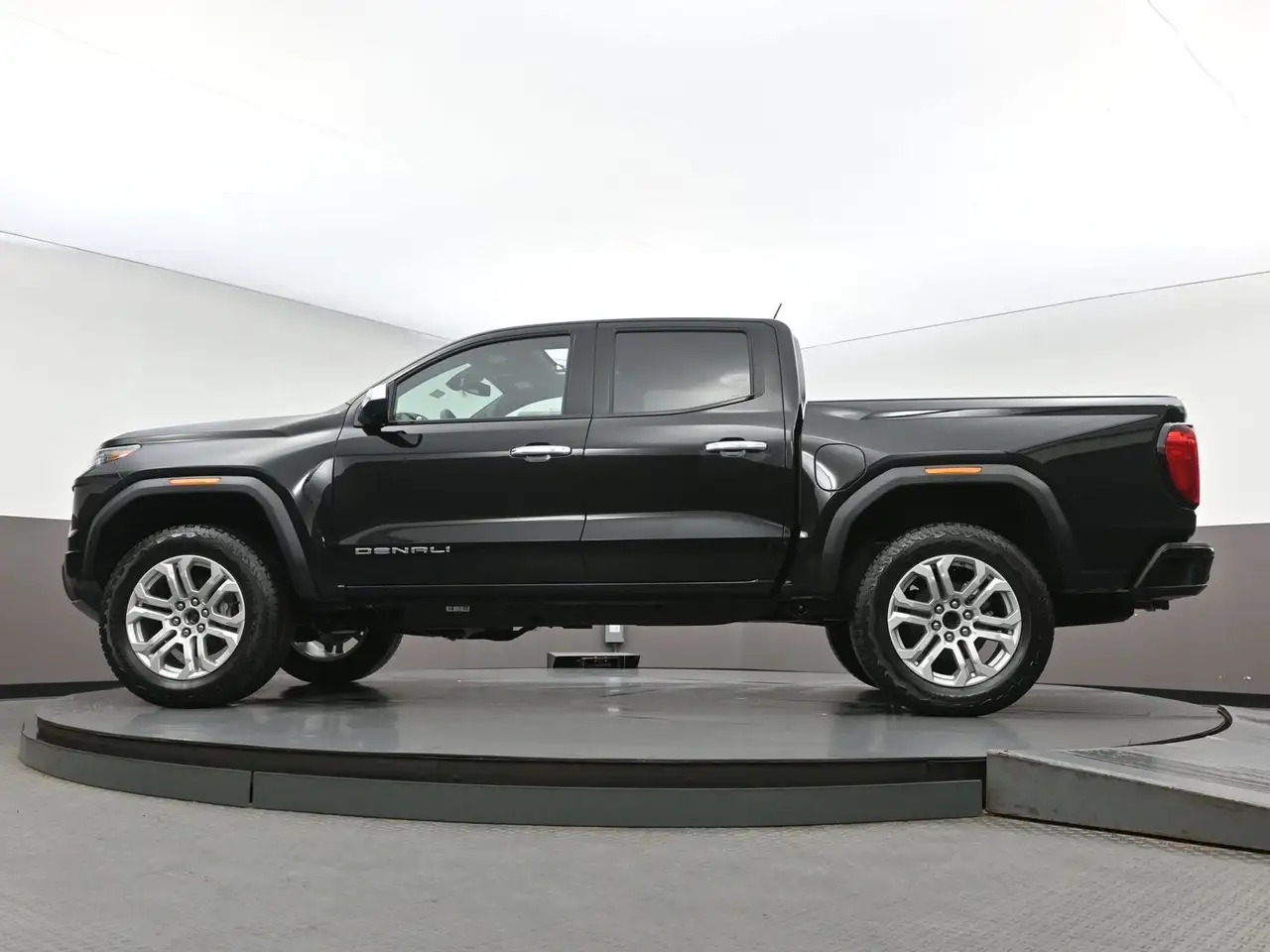 GMC Canyon photo GMC Canyon