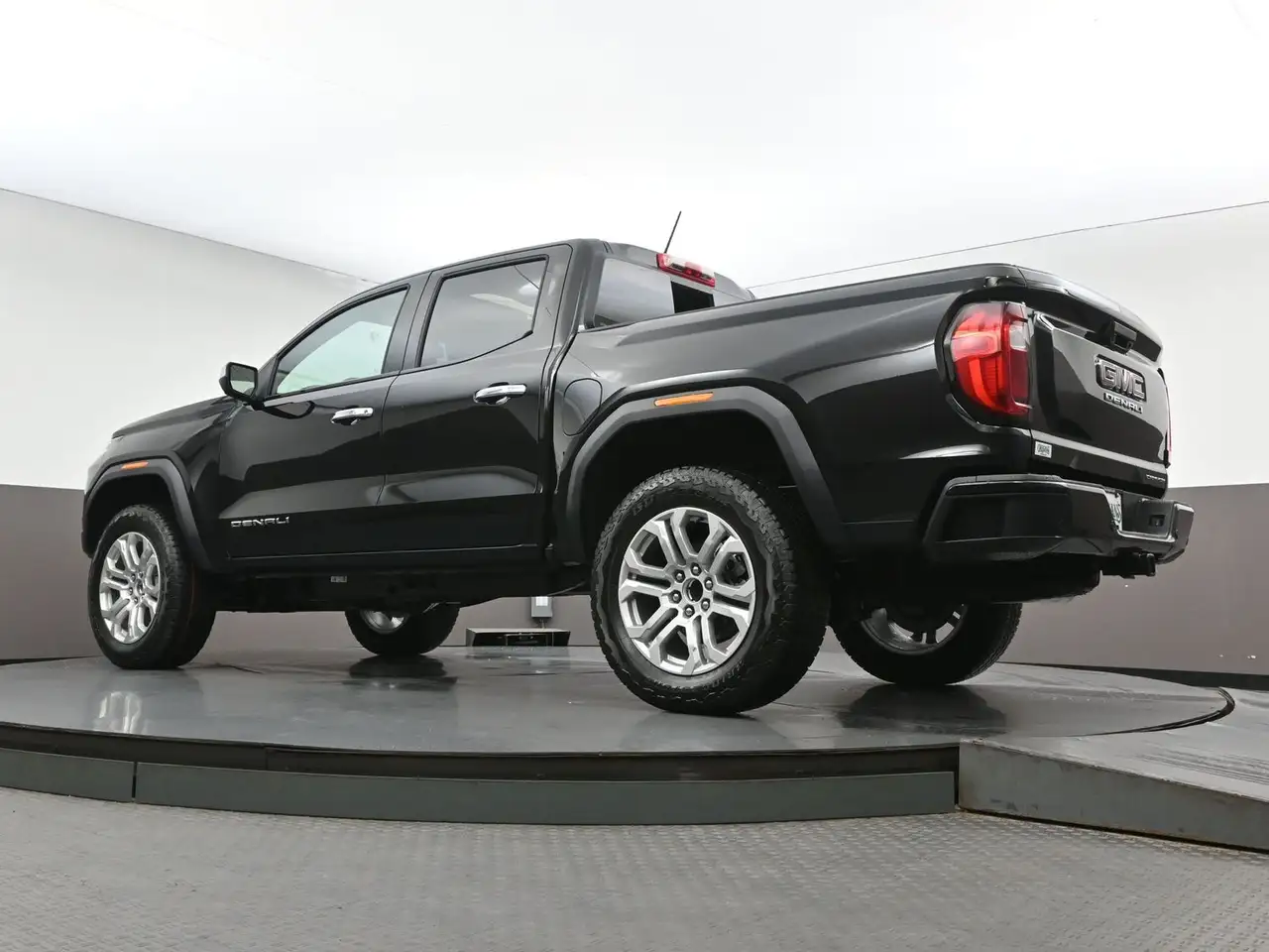 GMC Canyon photo GMC Canyon