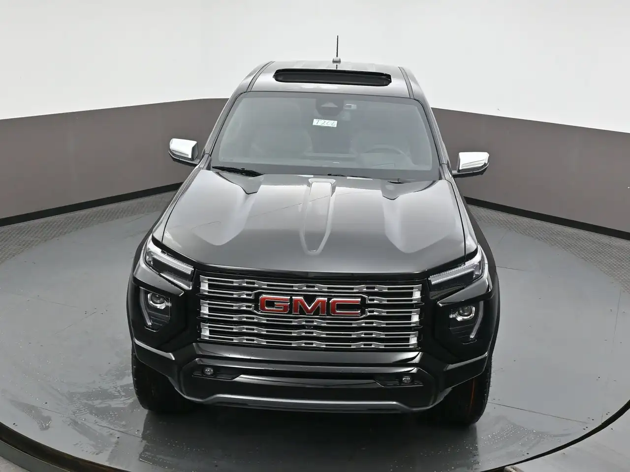 GMC Canyon photo GMC Canyon