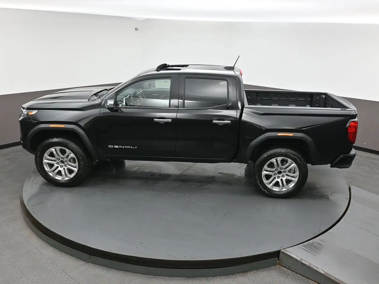 GMC Canyon photo GMC Canyon