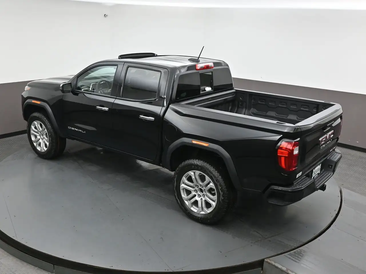 GMC Canyon photo GMC Canyon