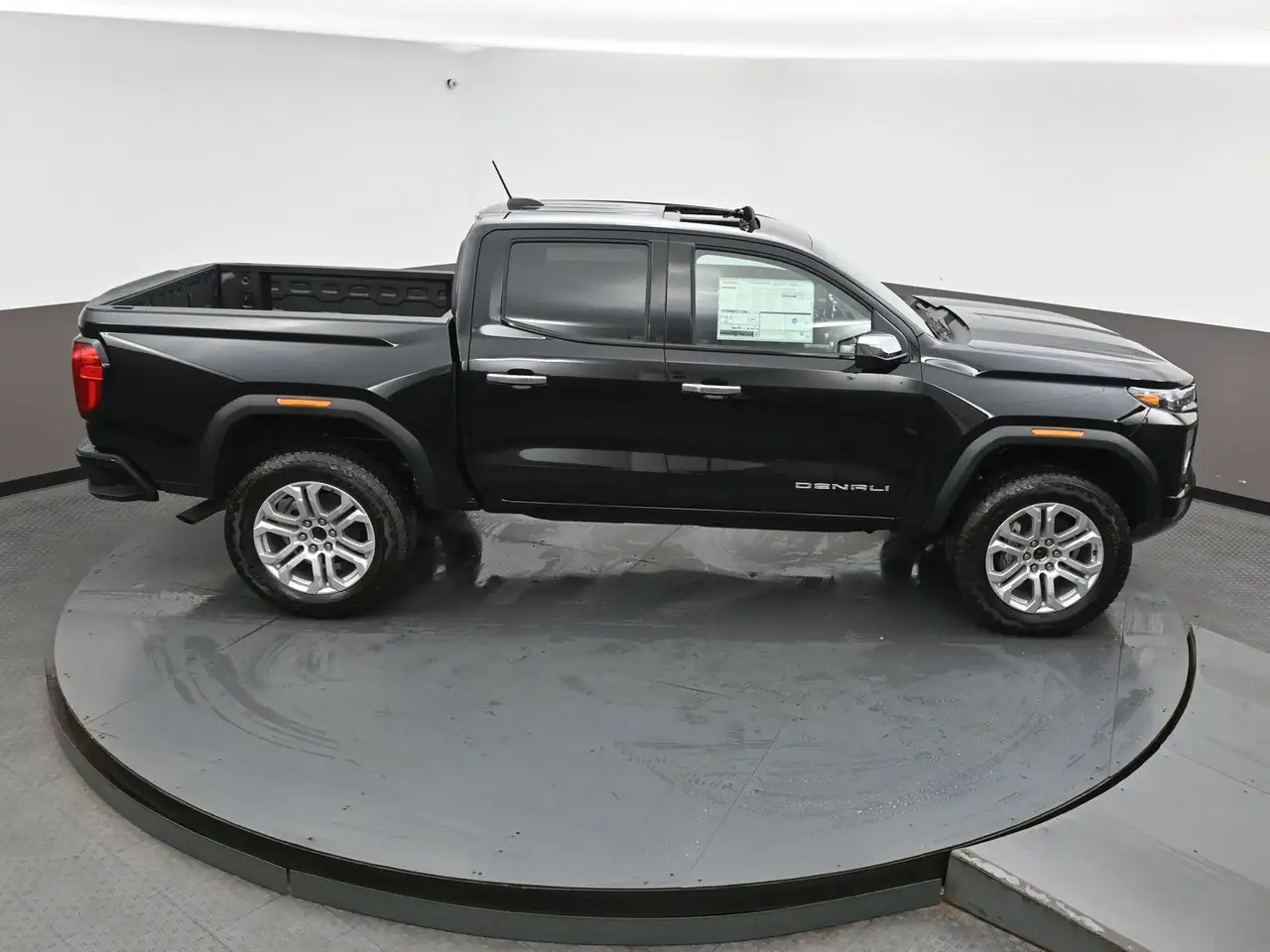 GMC Canyon photo GMC Canyon