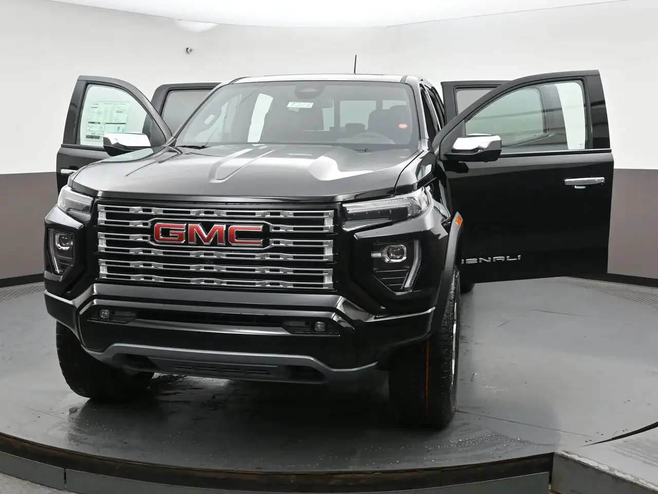 GMC Canyon photo GMC Canyon