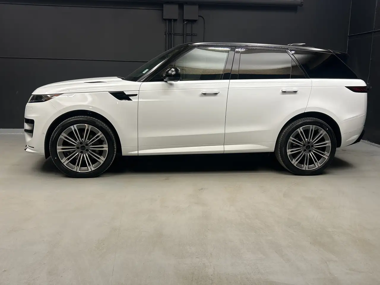 Land Rover Range Rover Sport снимка Land Rover Range Rover Sport