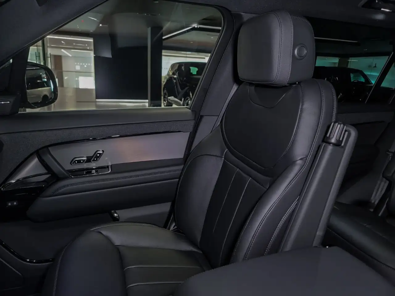 Land Rover Range Rover Sport снимка Land Rover Range Rover Sport