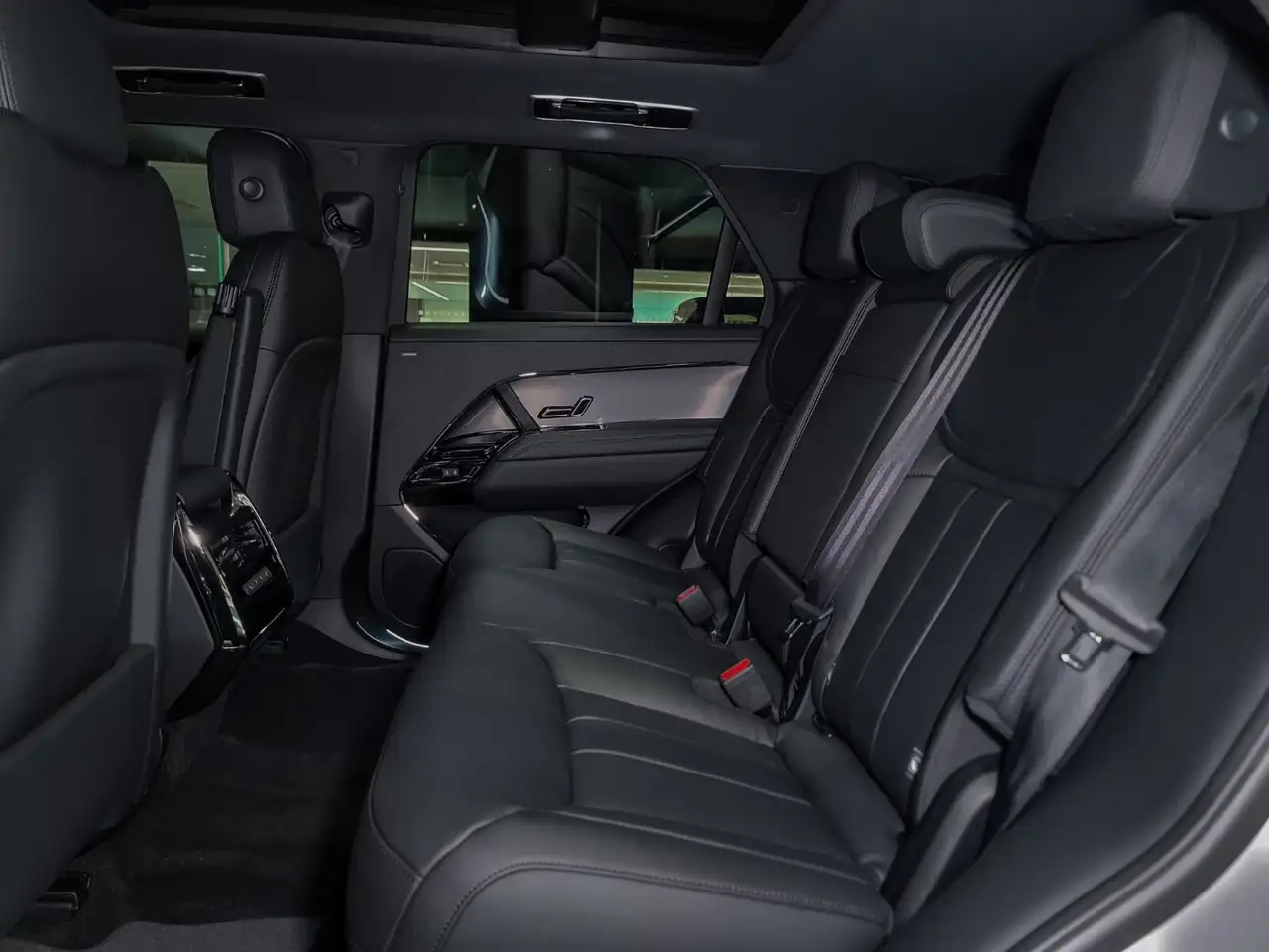 Land Rover Range Rover Sport снимка Land Rover Range Rover Sport