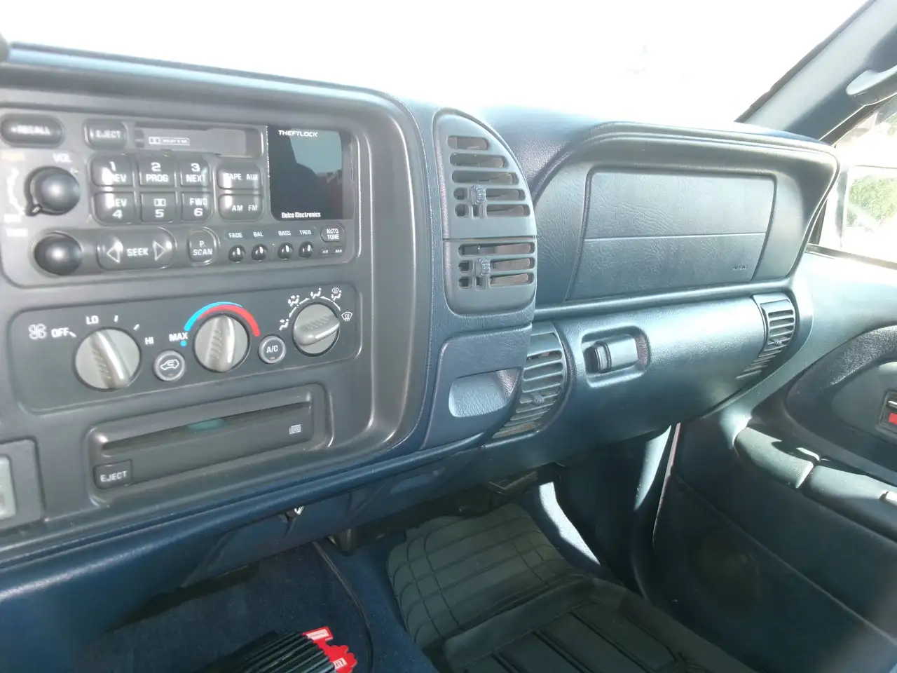 GMC Sierra 1500 photo GMC Sierra 1500