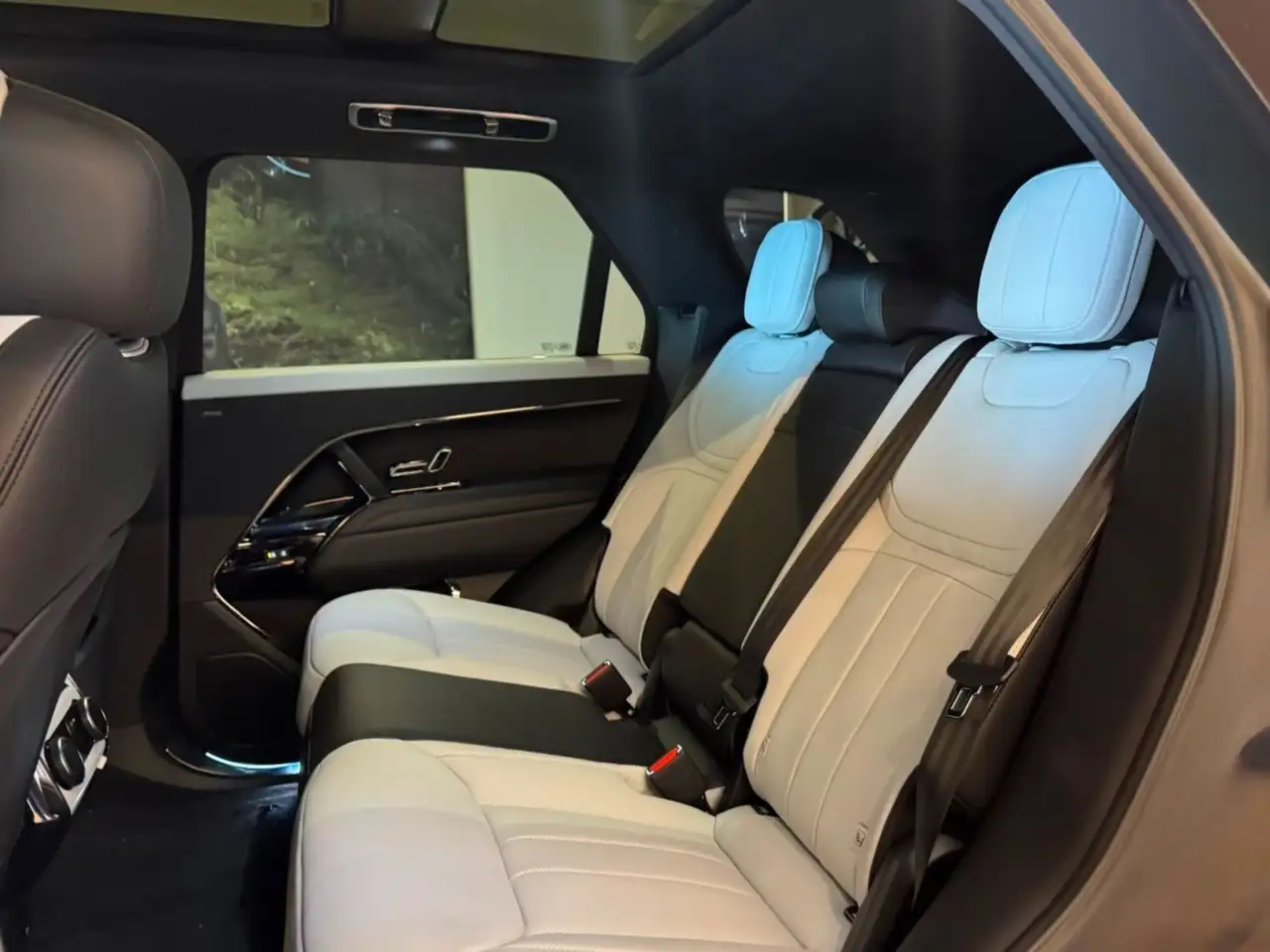 Land Rover Range Rover Sport снимка Land Rover Range Rover Sport