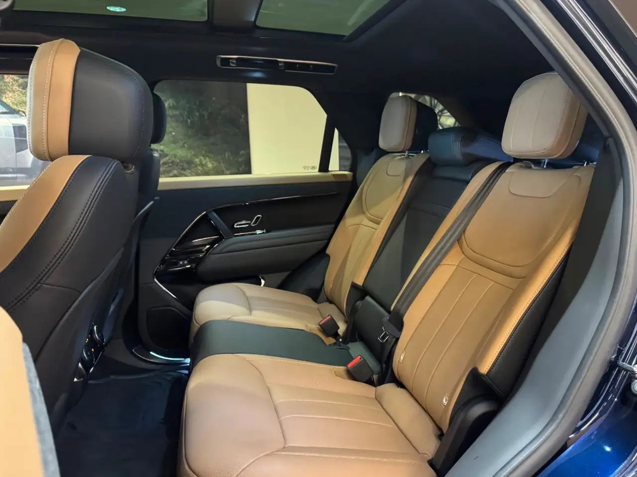 Land Rover Range Rover Sport photo Land Rover Range Rover Sport