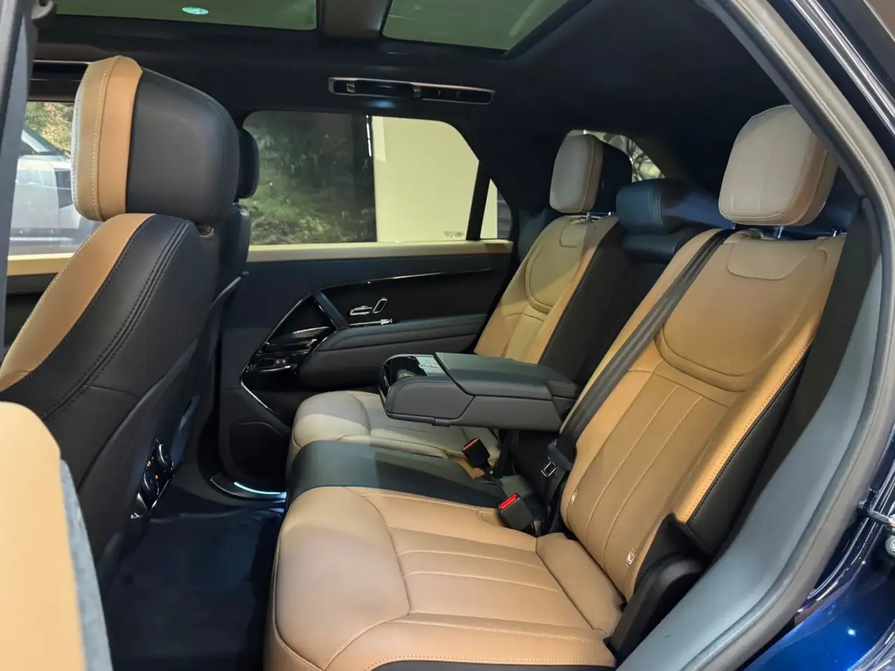 Land Rover Range Rover Sport photo Land Rover Range Rover Sport