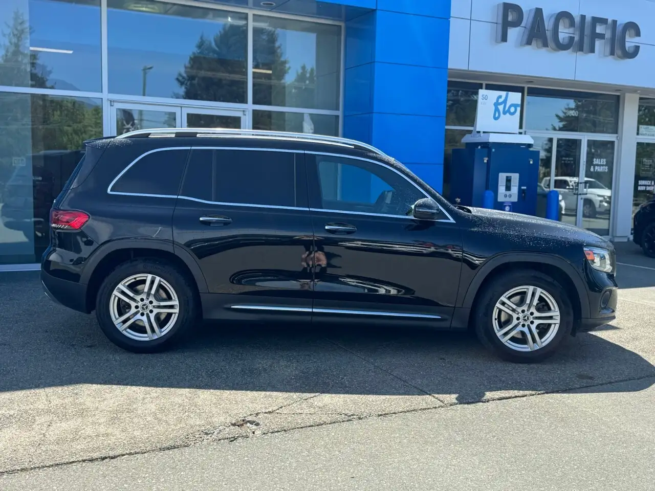Mercedes-Benz GLB снимка Mercedes-Benz GLB