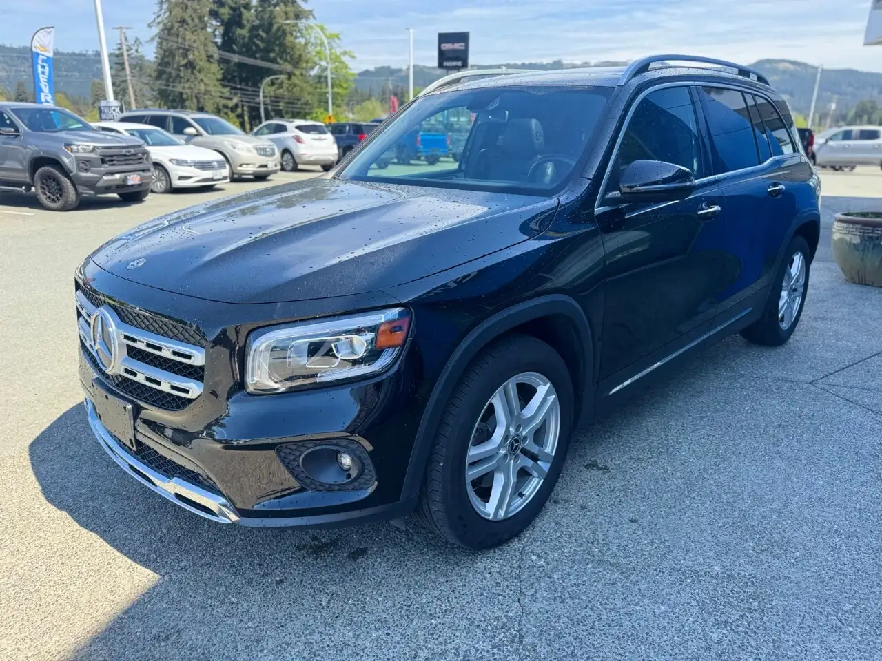 Mercedes-Benz GLB снимка Mercedes-Benz GLB