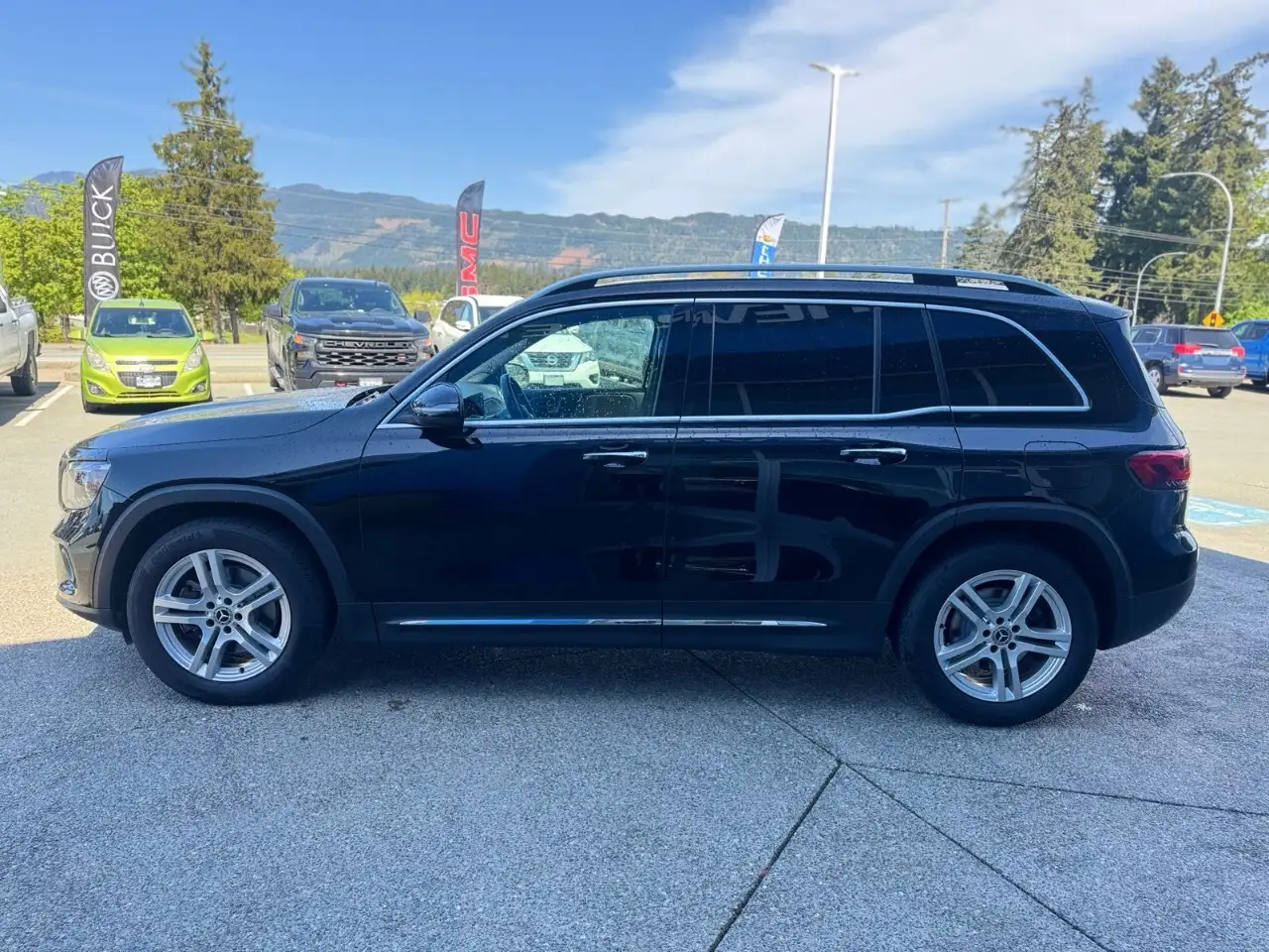 Mercedes-Benz GLB снимка Mercedes-Benz GLB