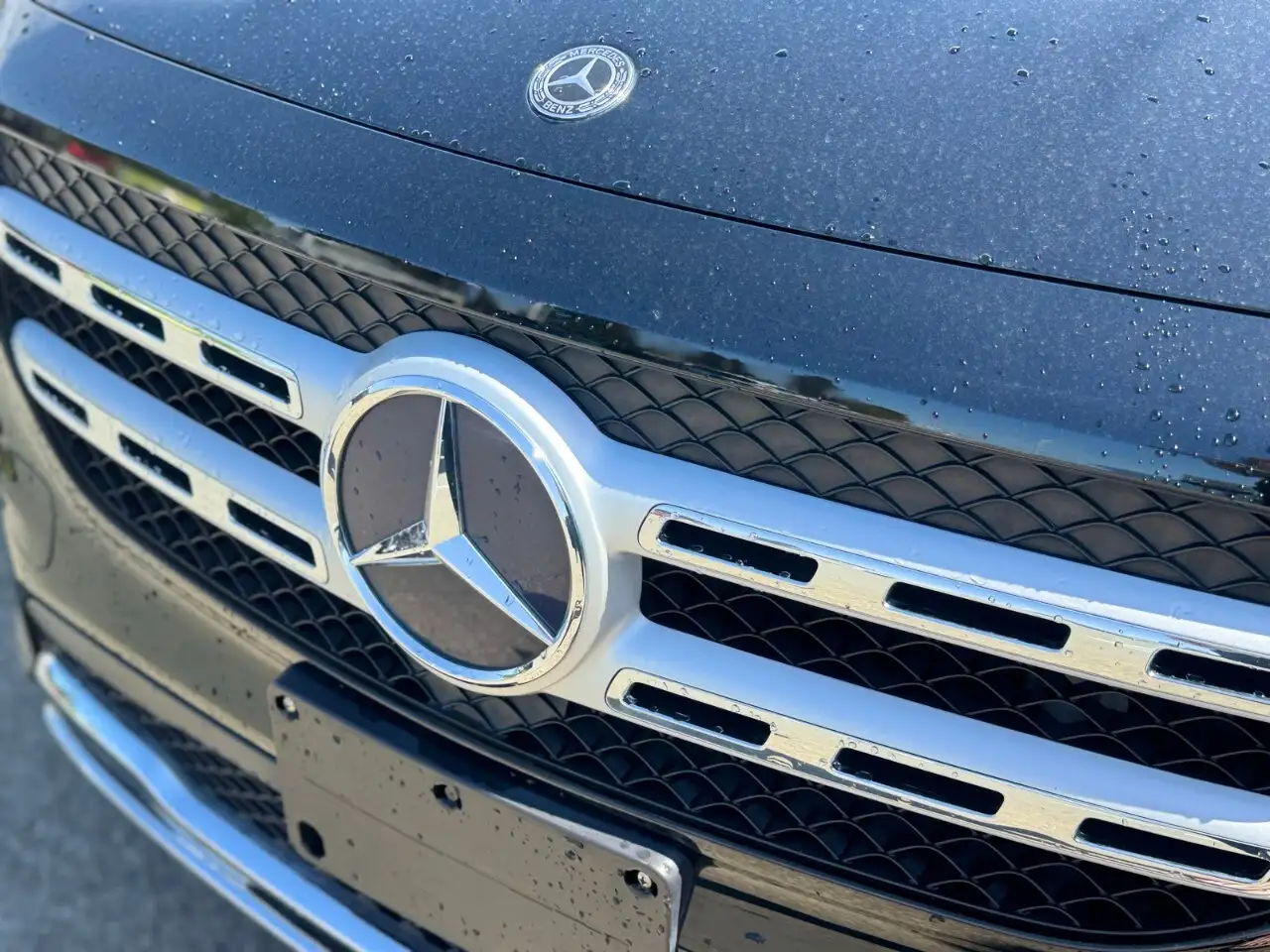 Mercedes-Benz GLB снимка Mercedes-Benz GLB