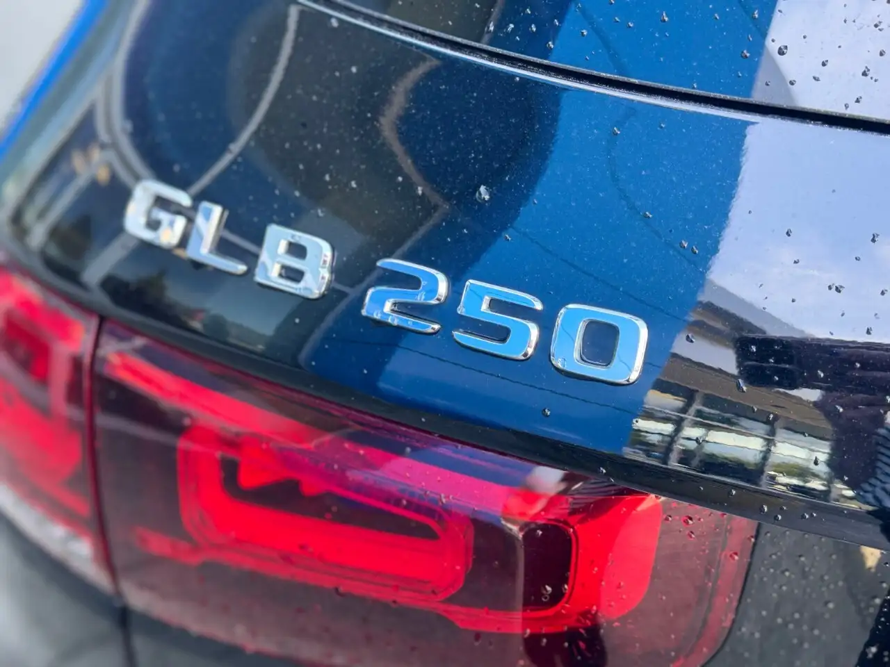 Mercedes-Benz GLB снимка Mercedes-Benz GLB