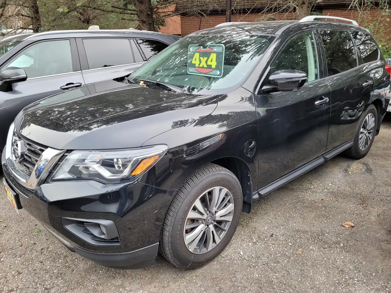 Nissan Pathfinder снимка Nissan Pathfinder