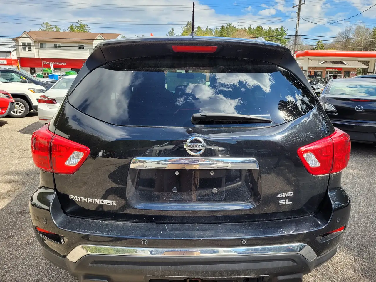 Nissan Pathfinder снимка Nissan Pathfinder