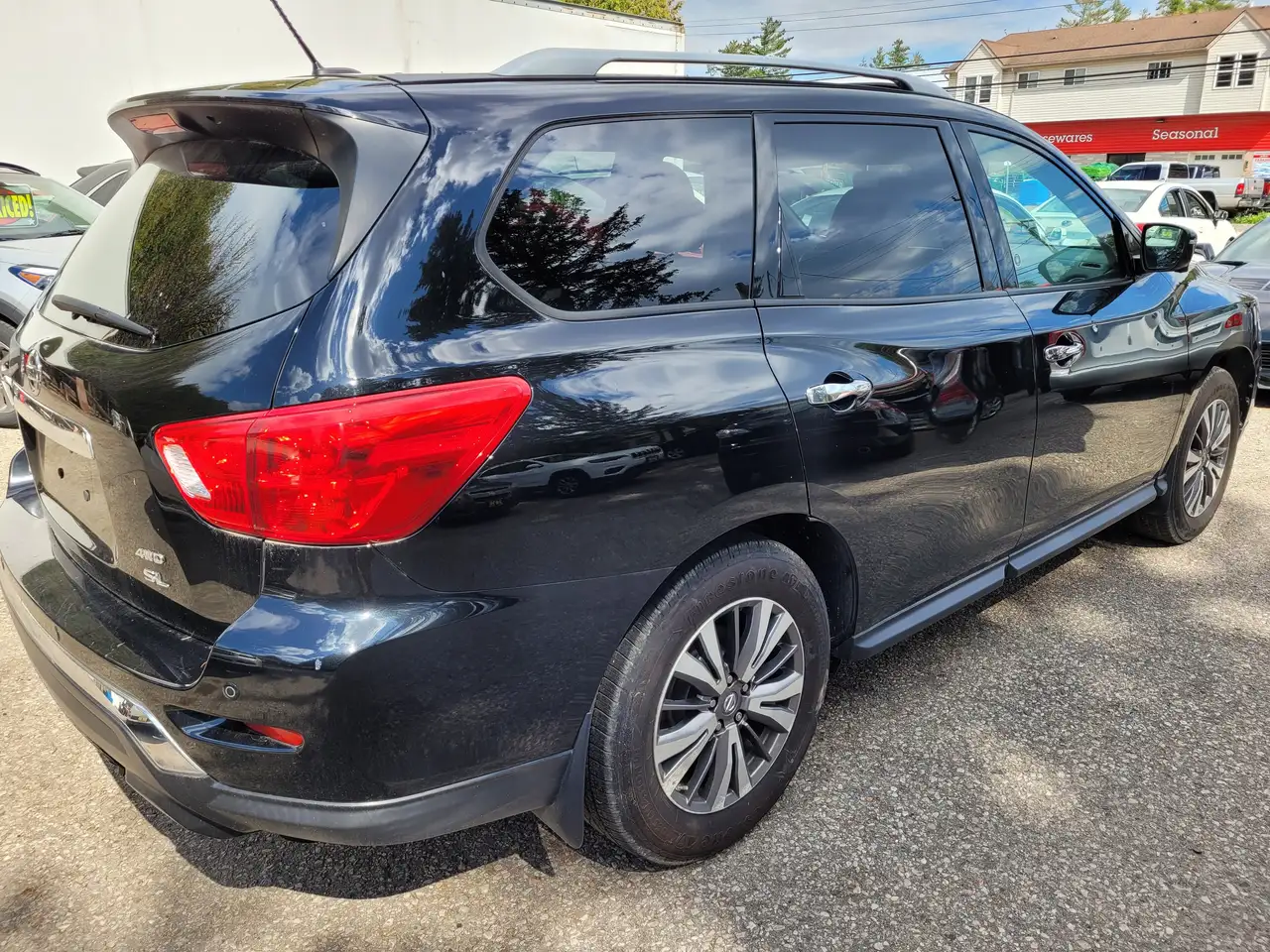 Nissan Pathfinder снимка Nissan Pathfinder