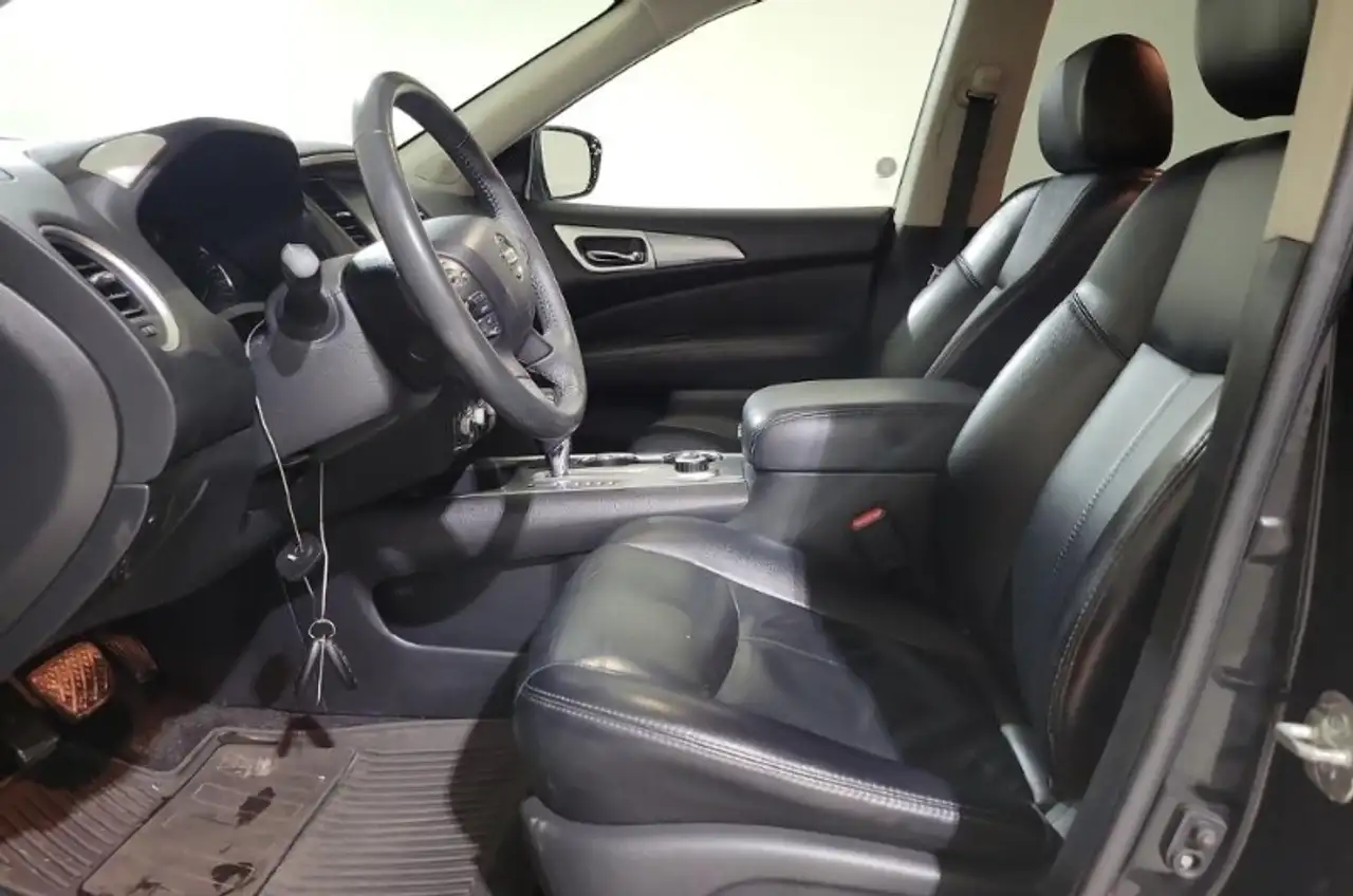 Nissan Pathfinder снимка Nissan Pathfinder